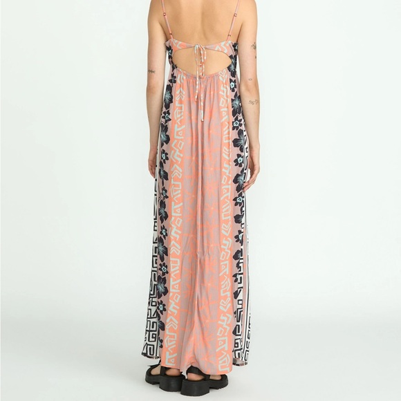Volcom WOMEN'S FUNTASTICAL DRESS - Picture 2 of 11